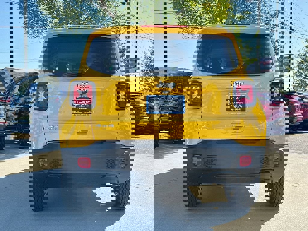 Used 2023 Jeep Renegade Latitude w/ Premium Group image 7