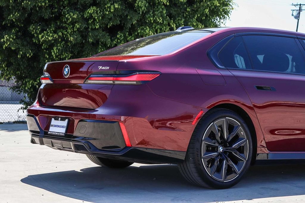Used 2023 BMW 740i RWD image 11