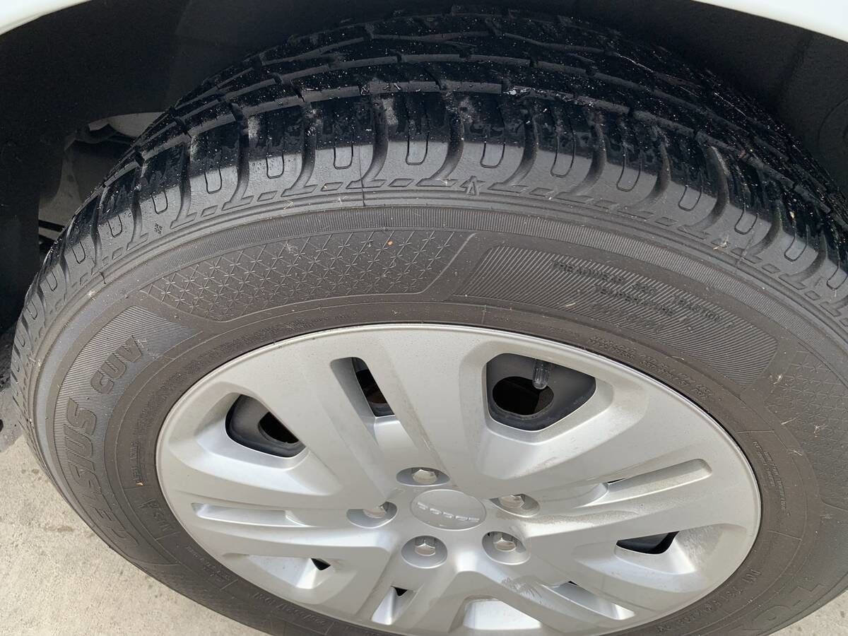 Used 2019 Dodge Grand Caravan SE w/ UConnect Hands-Free Group image 9