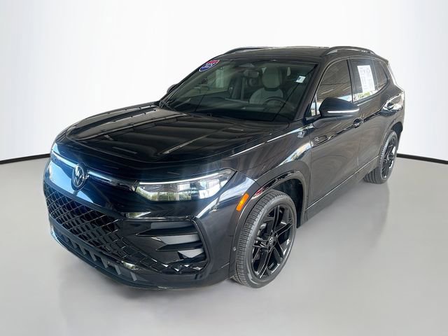 Used 2025 Volkswagen Tiguan SE R-Line image 4