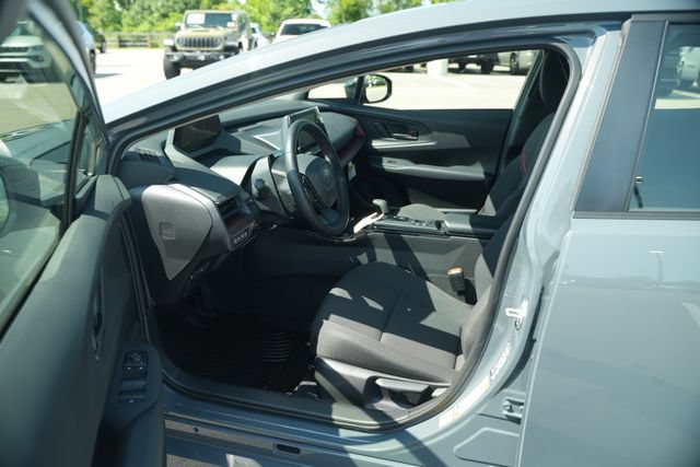 Used 2025 Toyota Prius Plug-In Hybrid FWD image 11