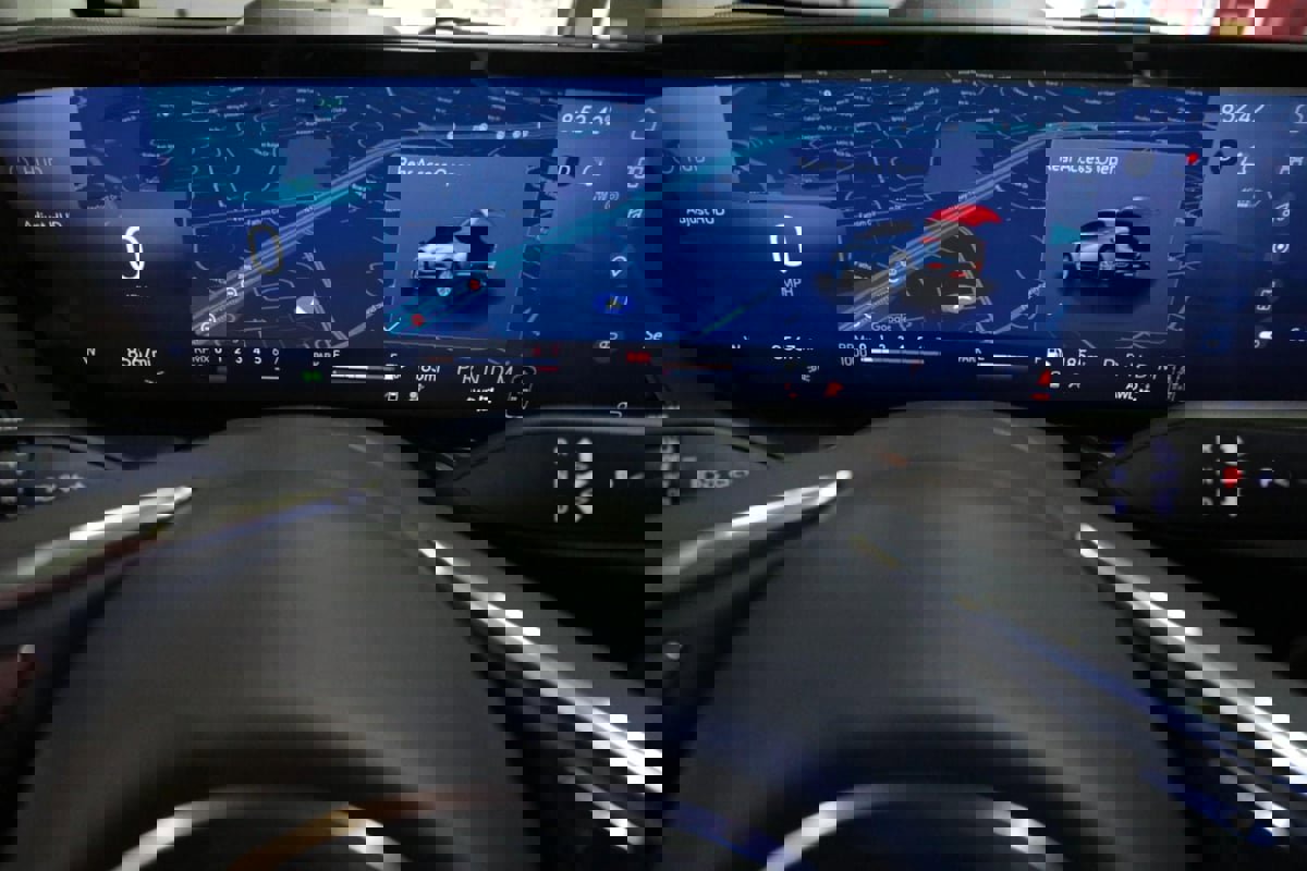 Used 2025 Buick Envision Sport Touring image 9