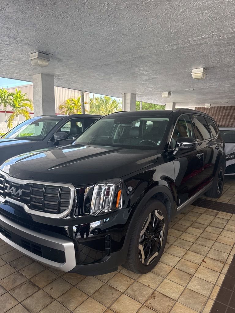 Used 2025 Kia Telluride S FWD image 1