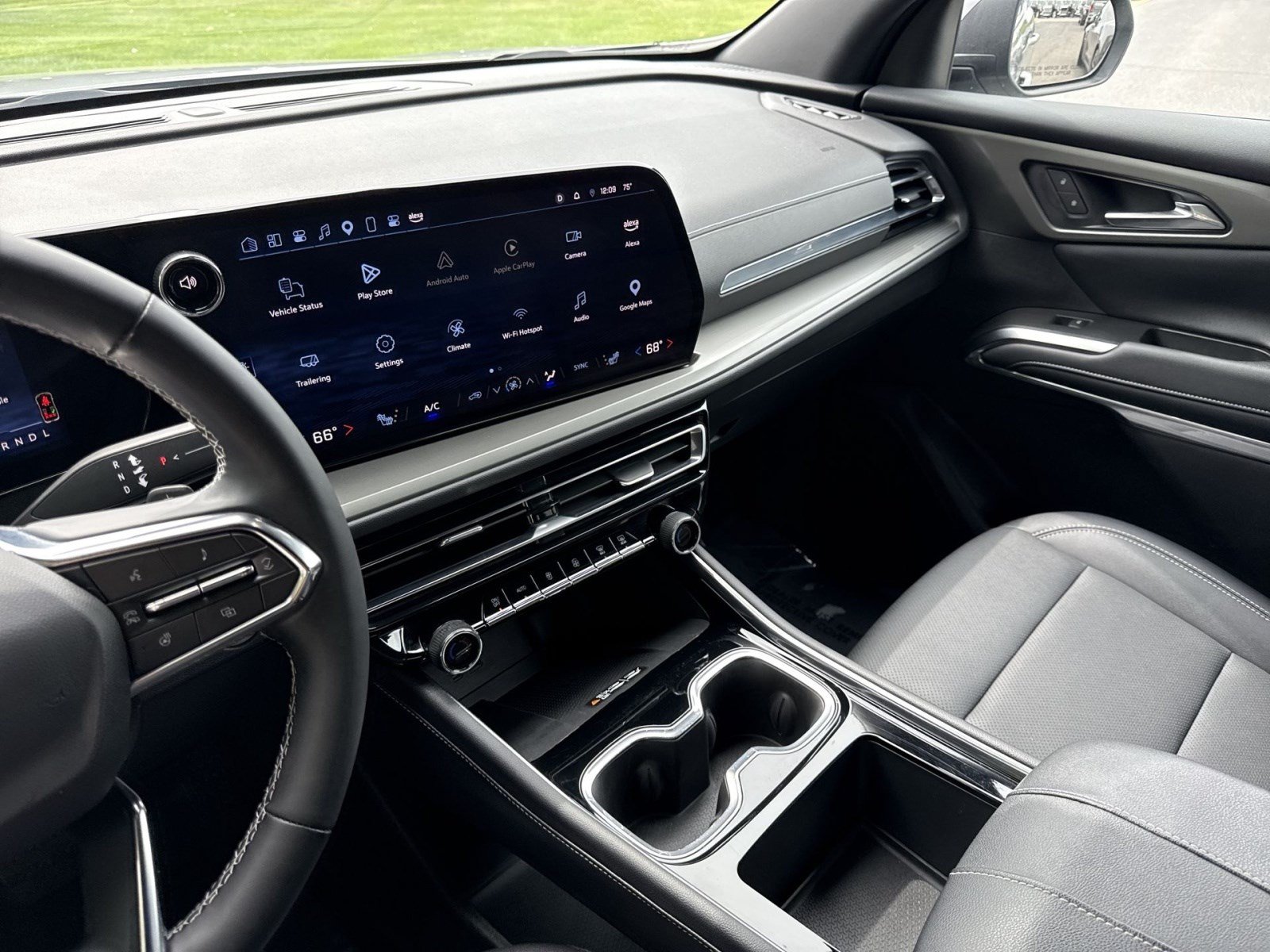 Used 2025 Chevrolet Traverse LT AWD/4WD image 22