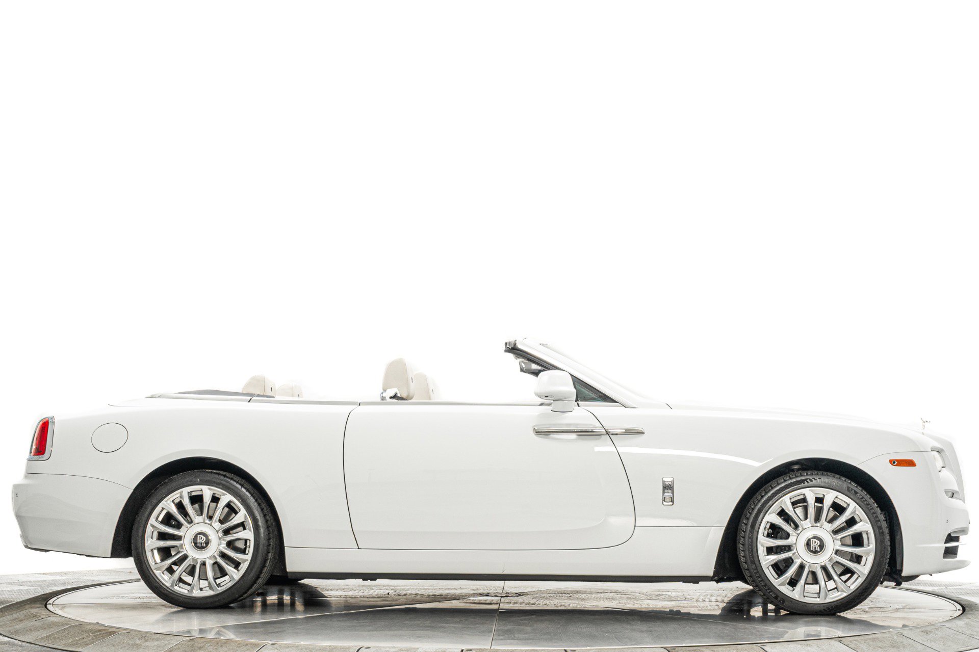 Used 2019 Rolls-Royce Dawn image 49