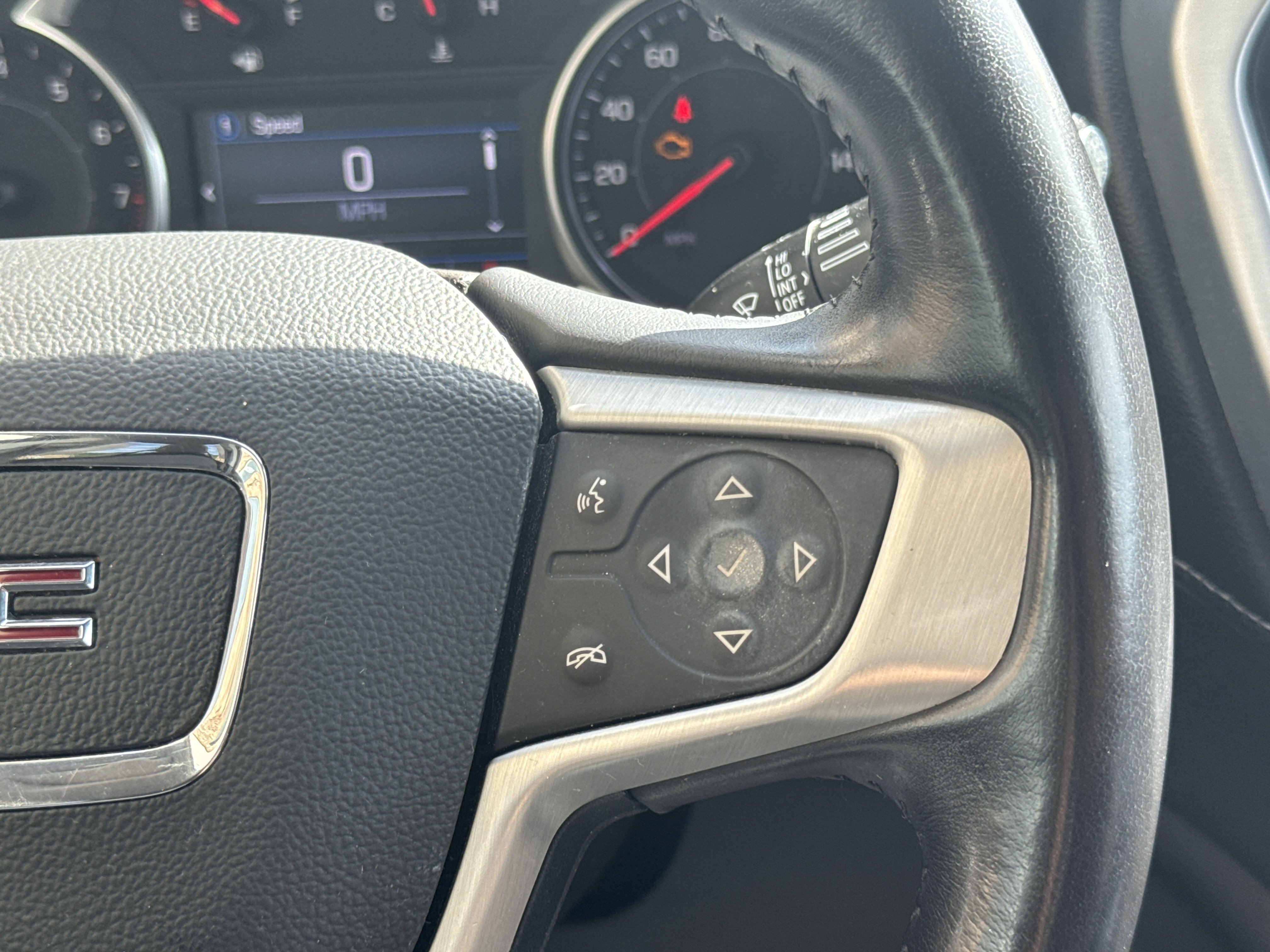 Used 2020 GMC Acadia SLE w/ Driver Convenience Package FWD image 19