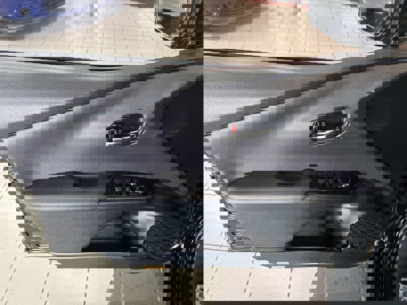 Used 2022 Toyota Prius LE image 18