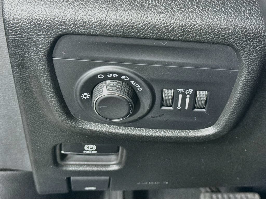 Used 2025 Jeep Grand Cherokee Laredo X AWD/4WD image 19