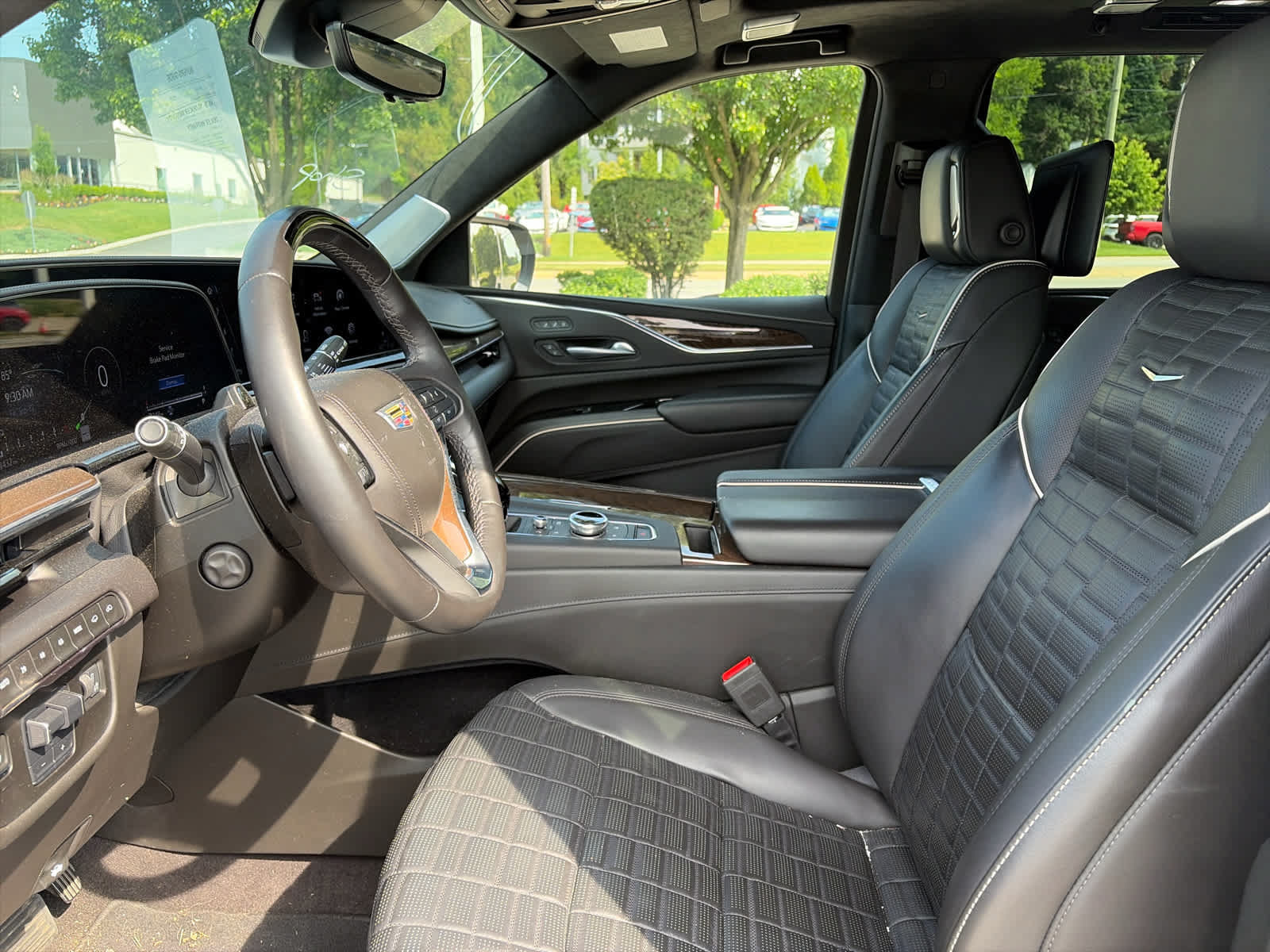 Certified 2023 Cadillac Escalade Sport Platinum w/ LPO, ONYX Package AWD/4WD image 15
