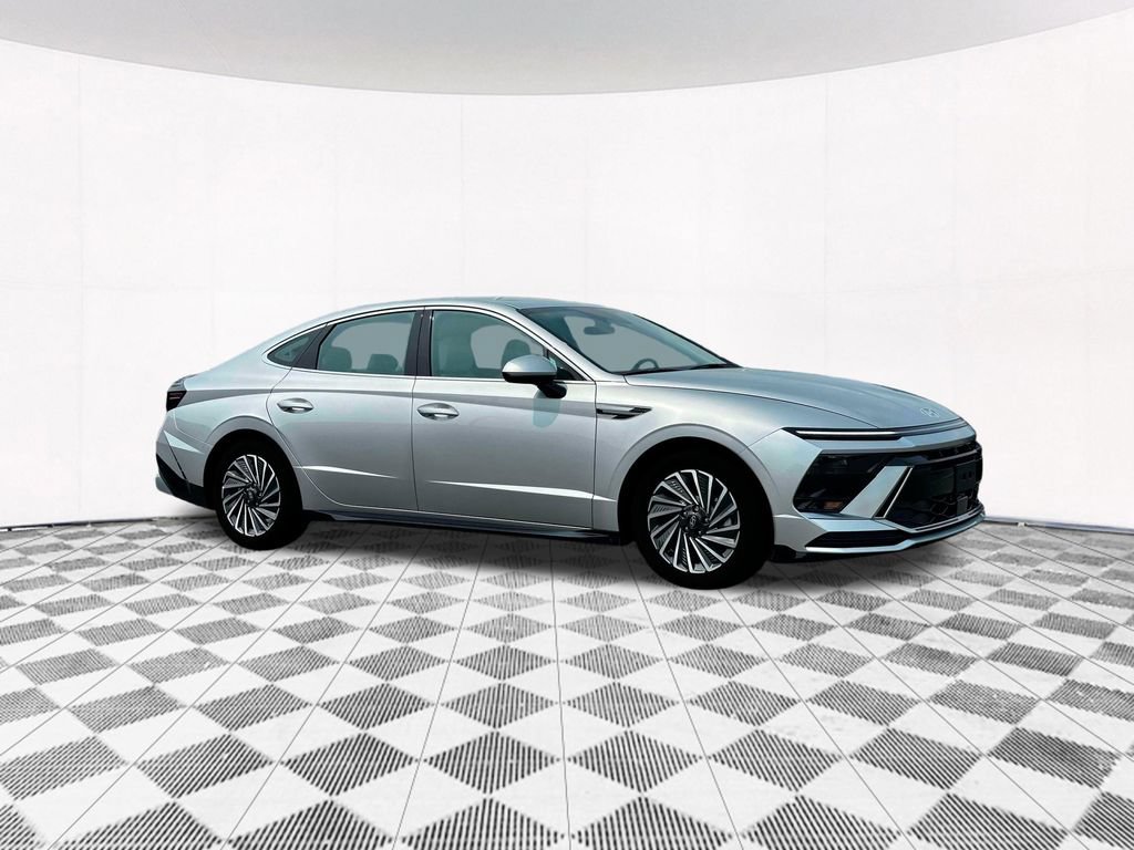 Used 2025 Hyundai Sonata SEL FWD image 16