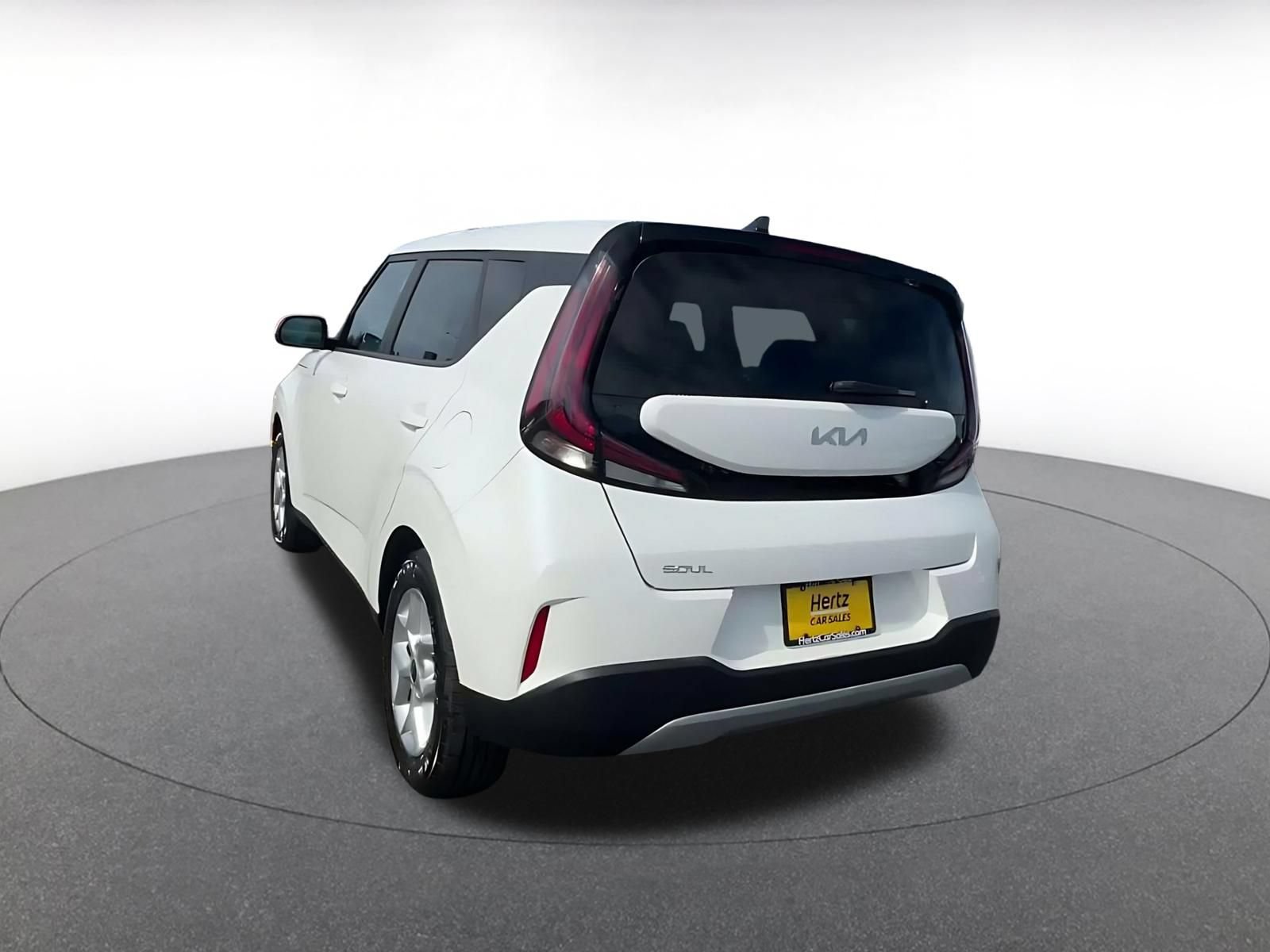 Used 2025 Kia Soul LX w/ LX Technology Package FWD image 10