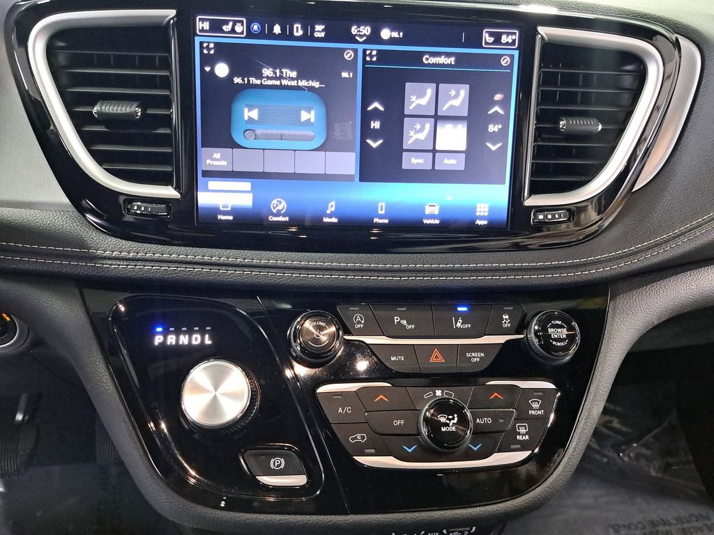 Certified 2024 Chrysler Pacifica Touring image 23