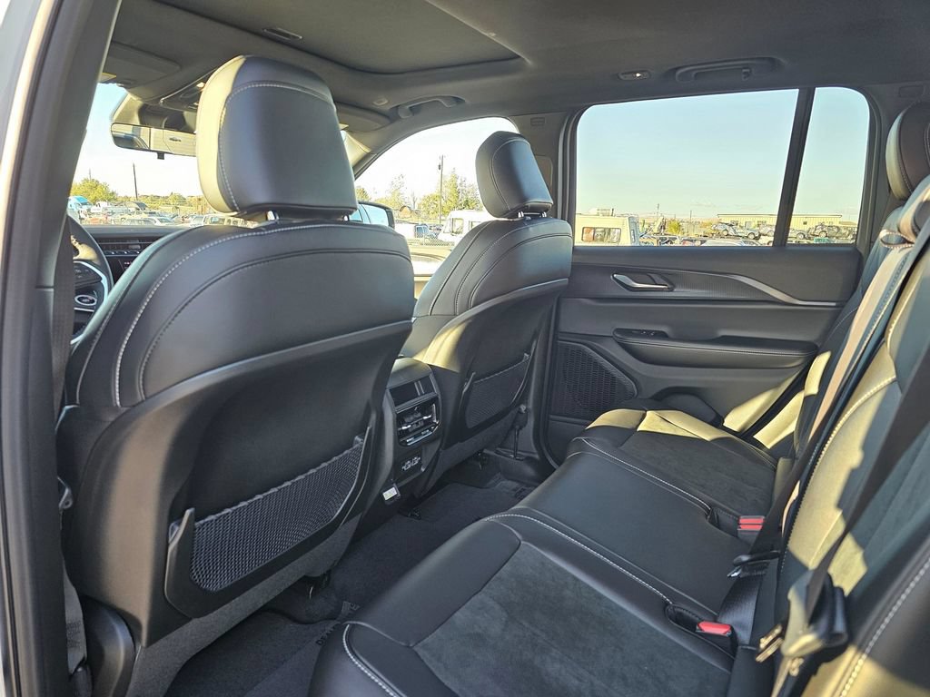 New 2025 Jeep Grand Cherokee Altitude AWD/4WD image 12