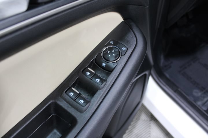 Used 2024 Ford Edge SEL w/ Cargo Accessory Package AWD/4WD image 18
