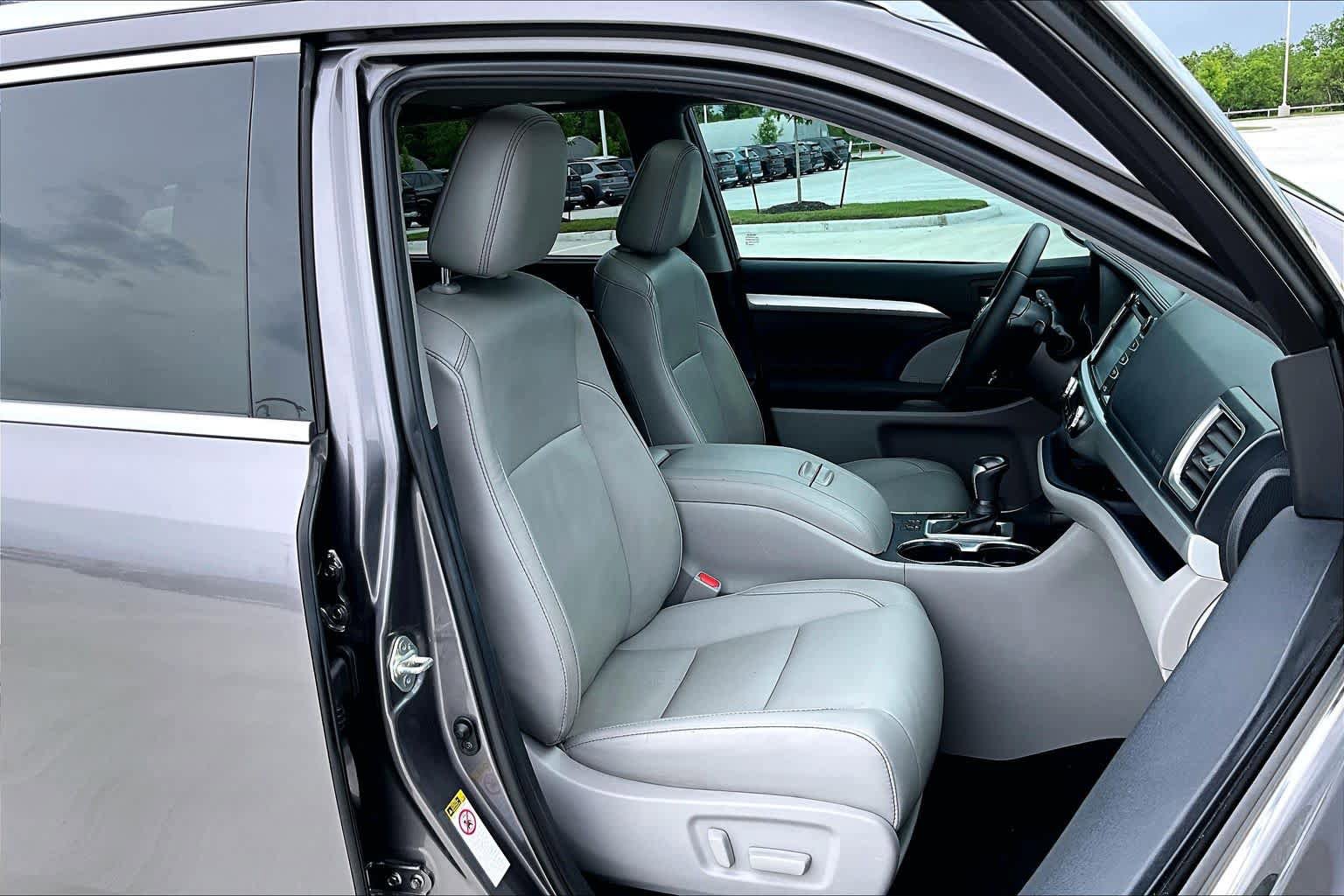 Used 2019 Toyota Highlander XLE image 9