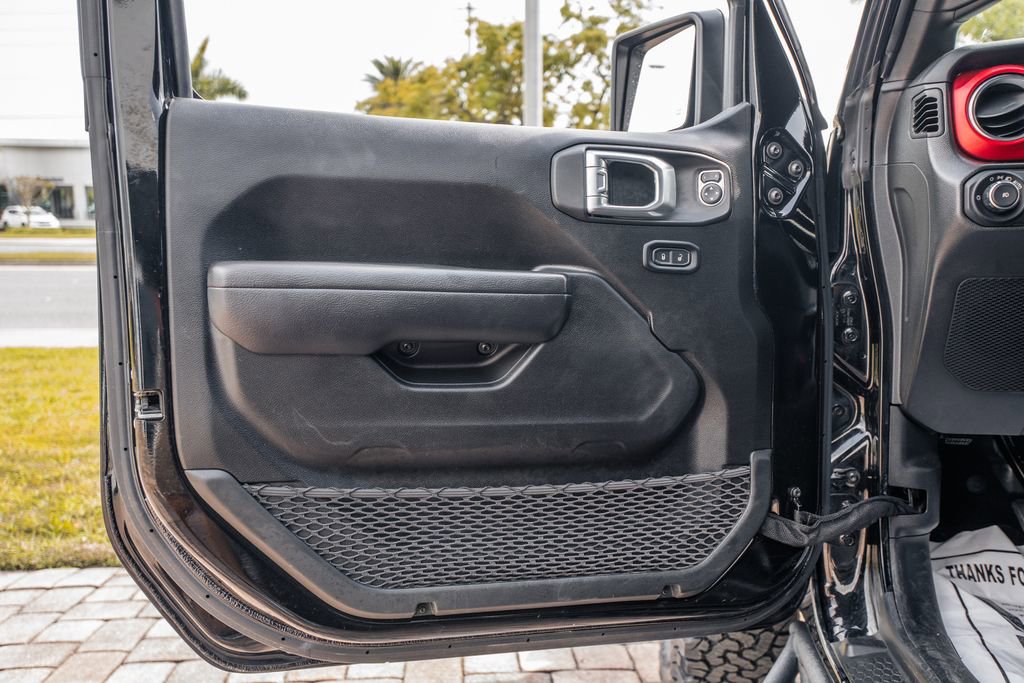 Used 2022 Jeep Wrangler Unlimited Rubicon AWD/4WD image 17