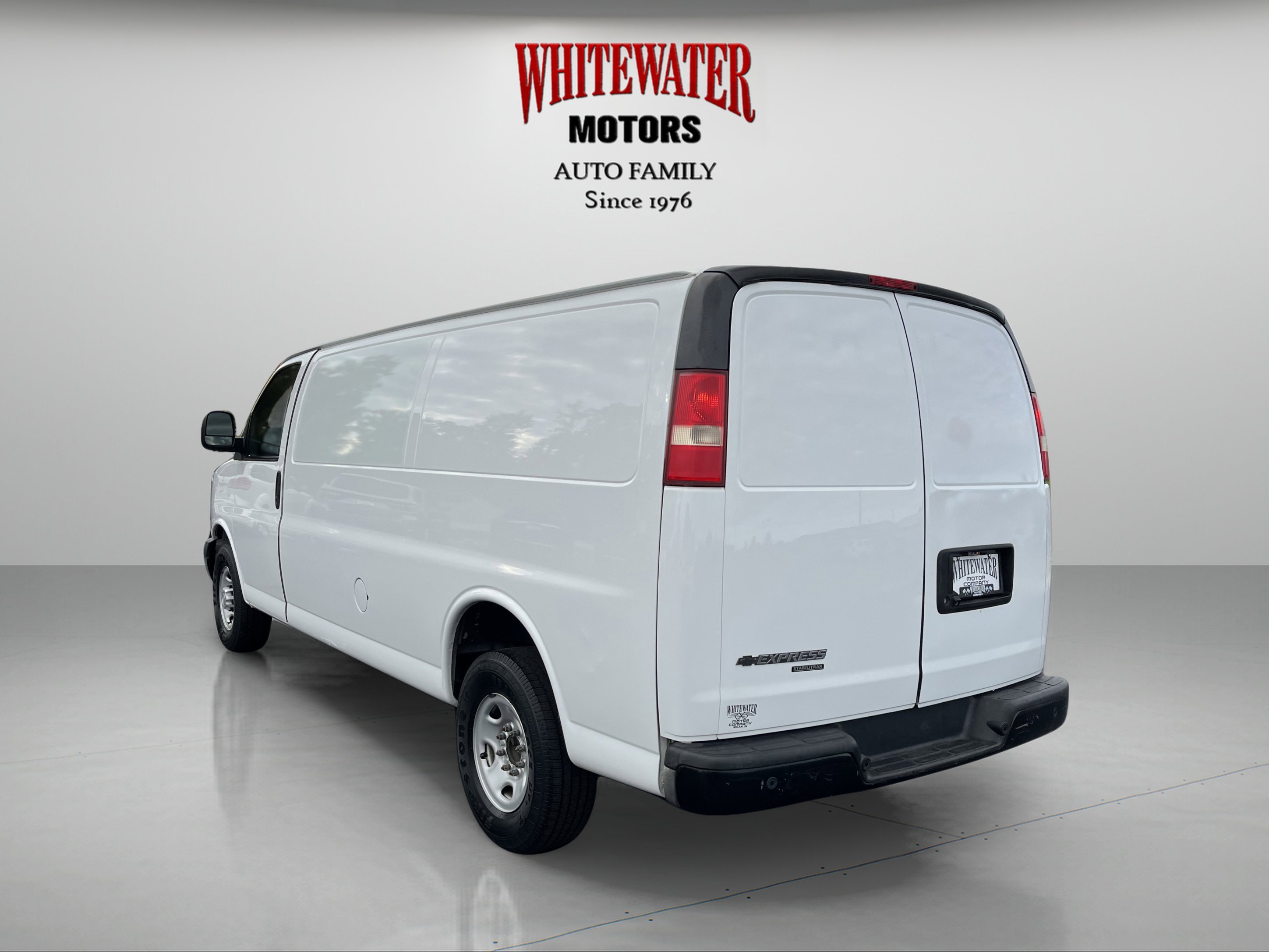Used 2014 Chevrolet Express 3500 Extended RWD image 3