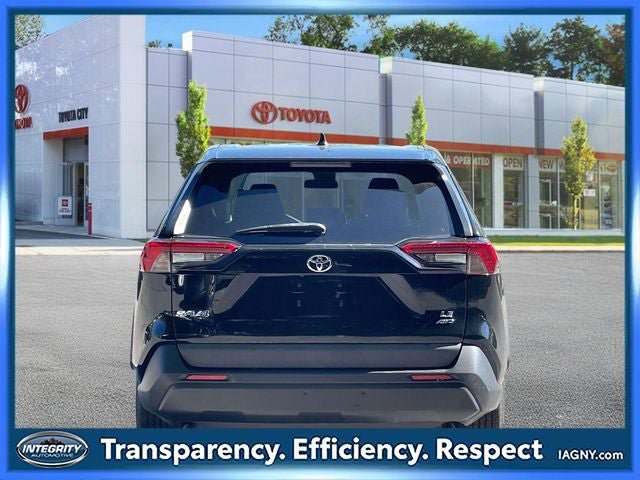 Used 2025 Toyota RAV4 LE AWD/4WD image 7