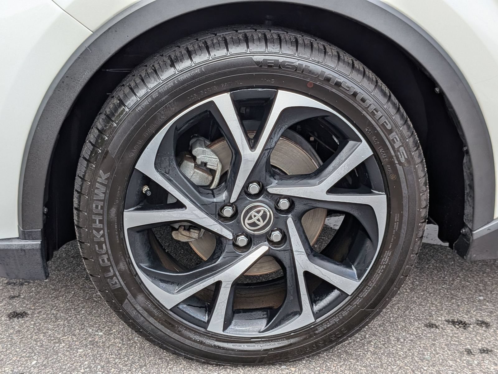 Used 2020 Toyota C-HR XLE FWD image 10