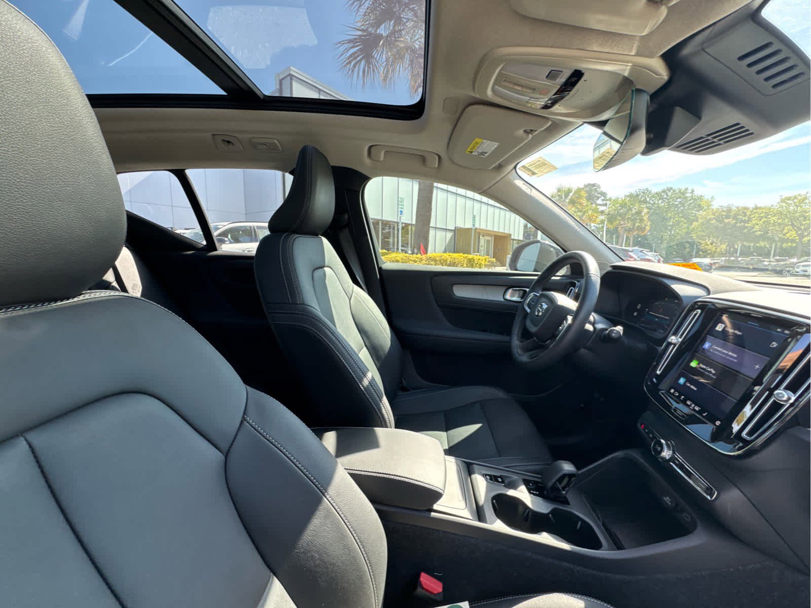 Used 2024 Volvo XC40 B5 Core w/ Climate Package image 34