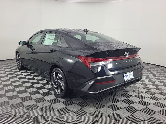 Certified 2025 Hyundai Elantra SEL image 11