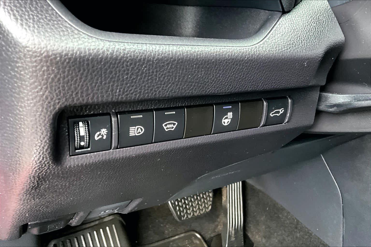 Used 2025 Toyota RAV4 XLE Premium AWD/4WD image 33