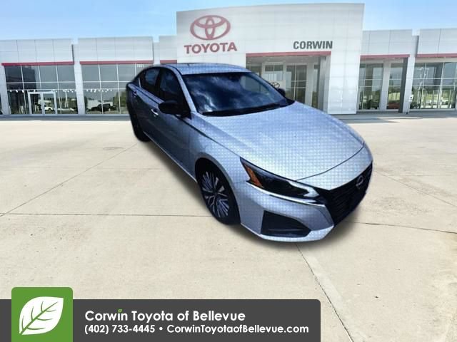 Used 2025 Nissan Altima 2.5 SV FWD image 14