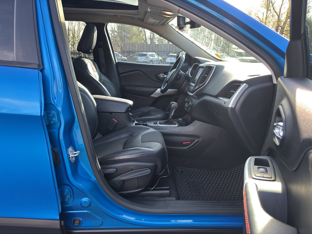 Used 2018 Jeep Cherokee Trailhawk w/ Comfort/Convenience Group image 13