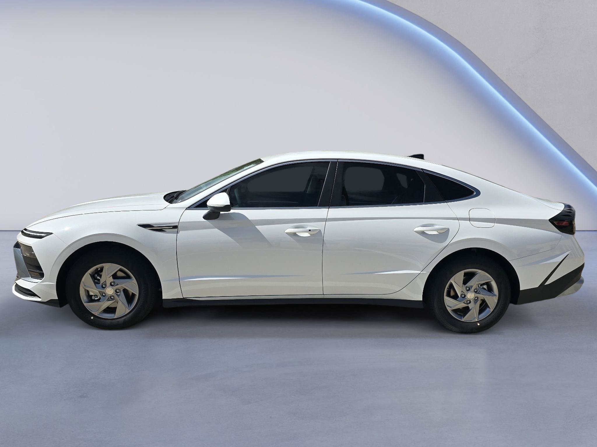 New 2026 Hyundai Sonata SE FWD image 2