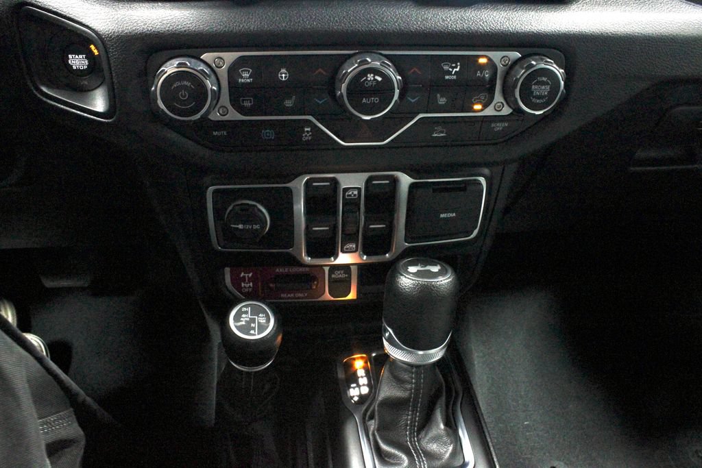 Used 2024 Jeep Wrangler Unlimited AWD/4WD image 27