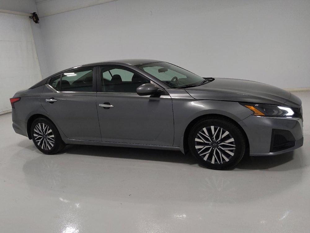 Used 2023 Nissan Altima 2.5 SV FWD image 11