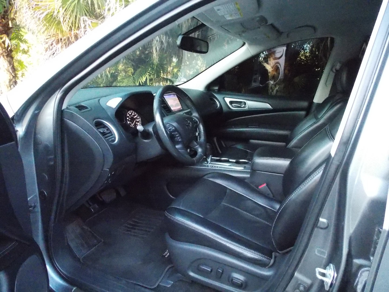 Used 2018 Nissan Pathfinder SL w/ Midnight Edition Package image 8