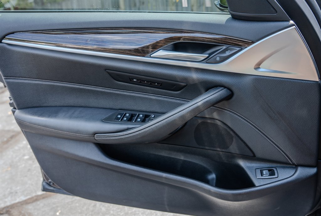 Used 2019 BMW 530i w/ Convenience Package RWD image 24