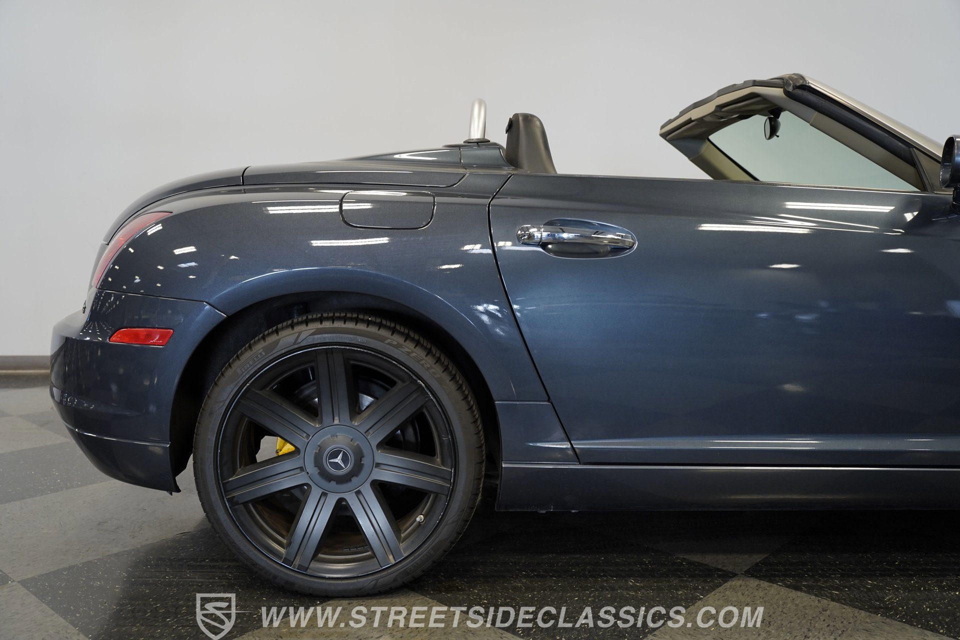 Used 2006 Chrysler Crossfire Limited image 37