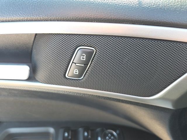 Used 2020 Ford Fusion SE image 25