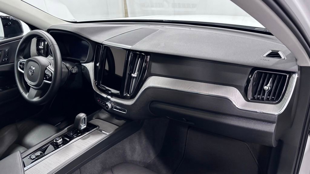 Certified 2025 Volvo XC60 B5 Plus image 16