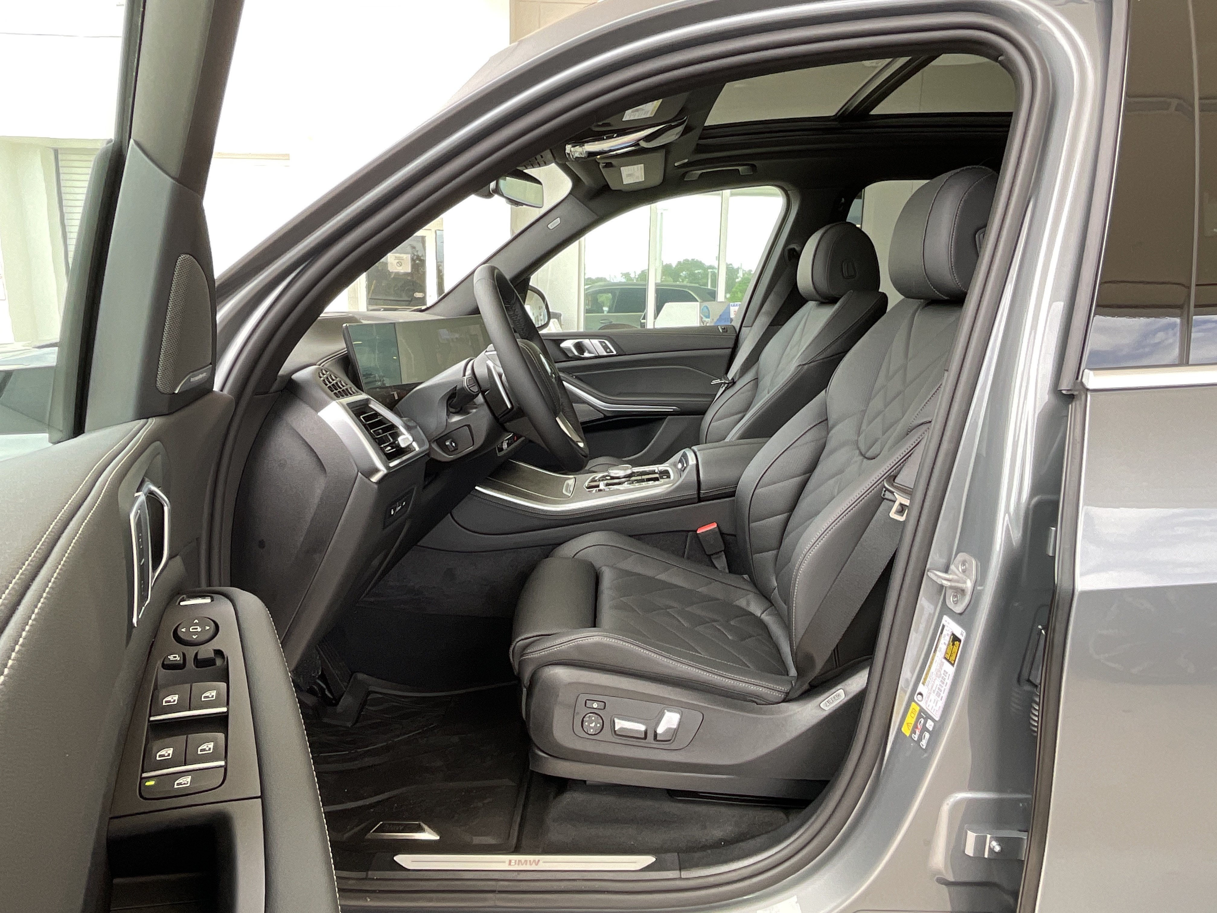 New 2026 BMW X5 xDrive50e w/ Premium Package AWD/4WD image 11