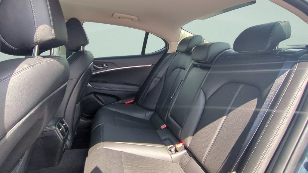 Used 2022 Genesis G70 2.0T RWD image 9