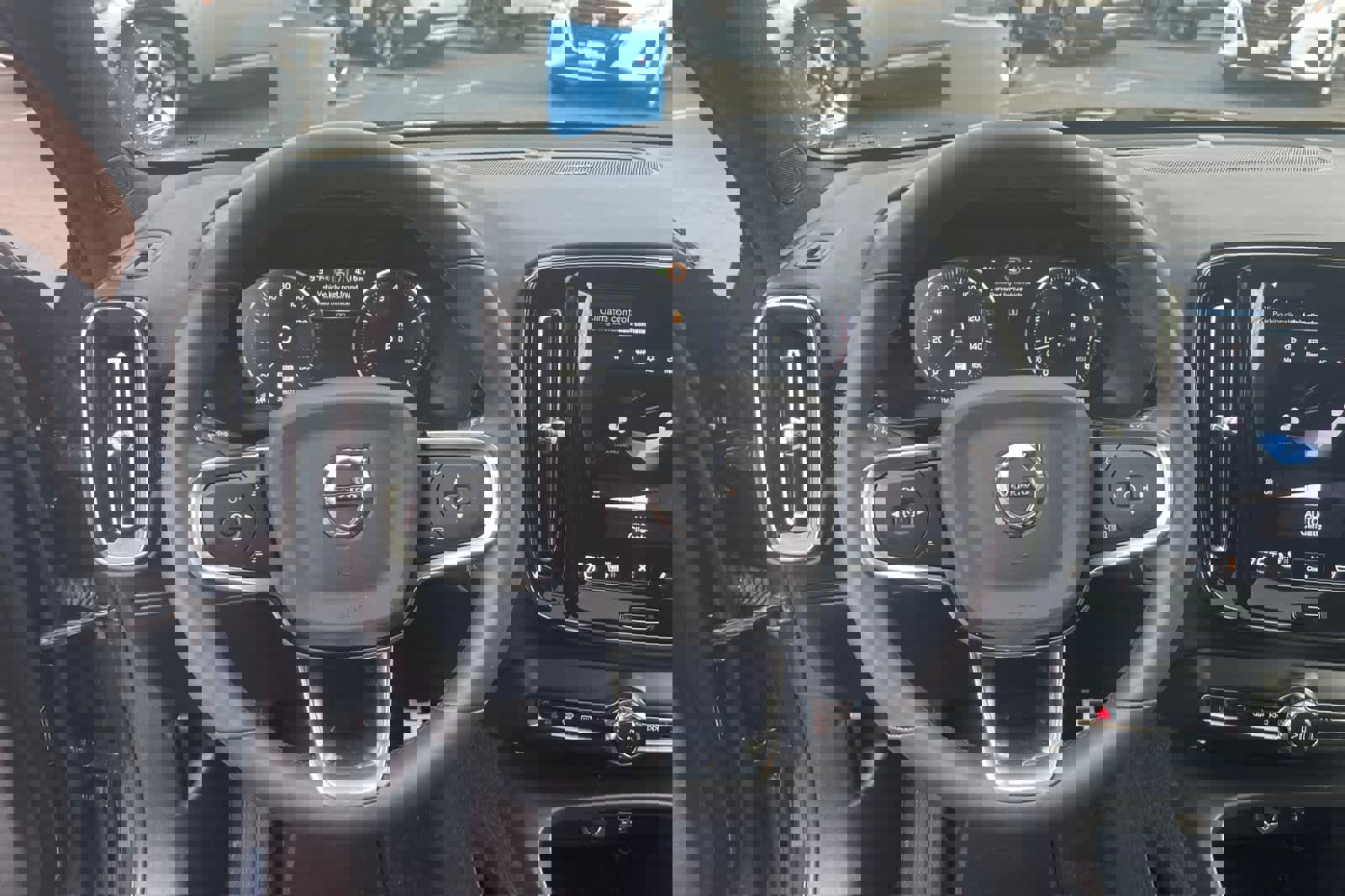 Used 2022 Volvo XC40 T5 R-Design w/ Advanced Package image 14