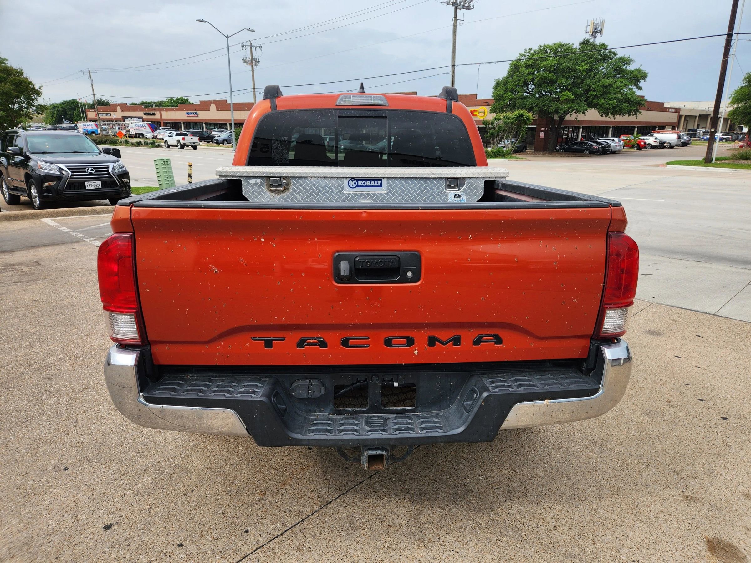 Used 2017 Toyota Tacoma TRD Off-Road w/ Tow Package (A/T) image 4