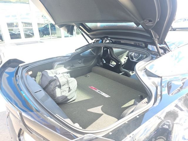 Used 2015 Chevrolet Corvette Z06 w/ 3LZ Preferred Equipment Group RWD image 27