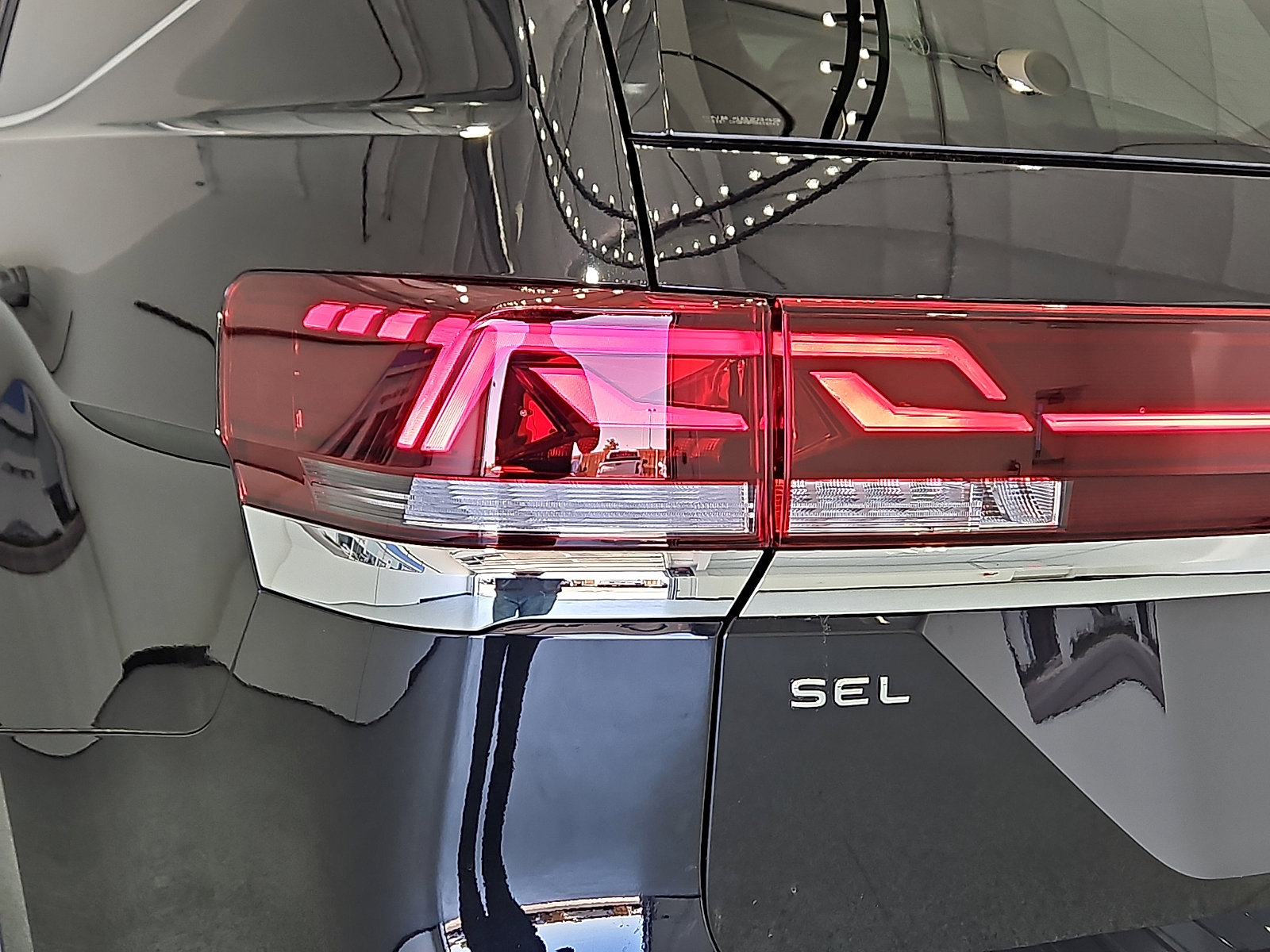 Certified 2026 Volkswagen Atlas SEL Premium R-Line AWD/4WD image 8