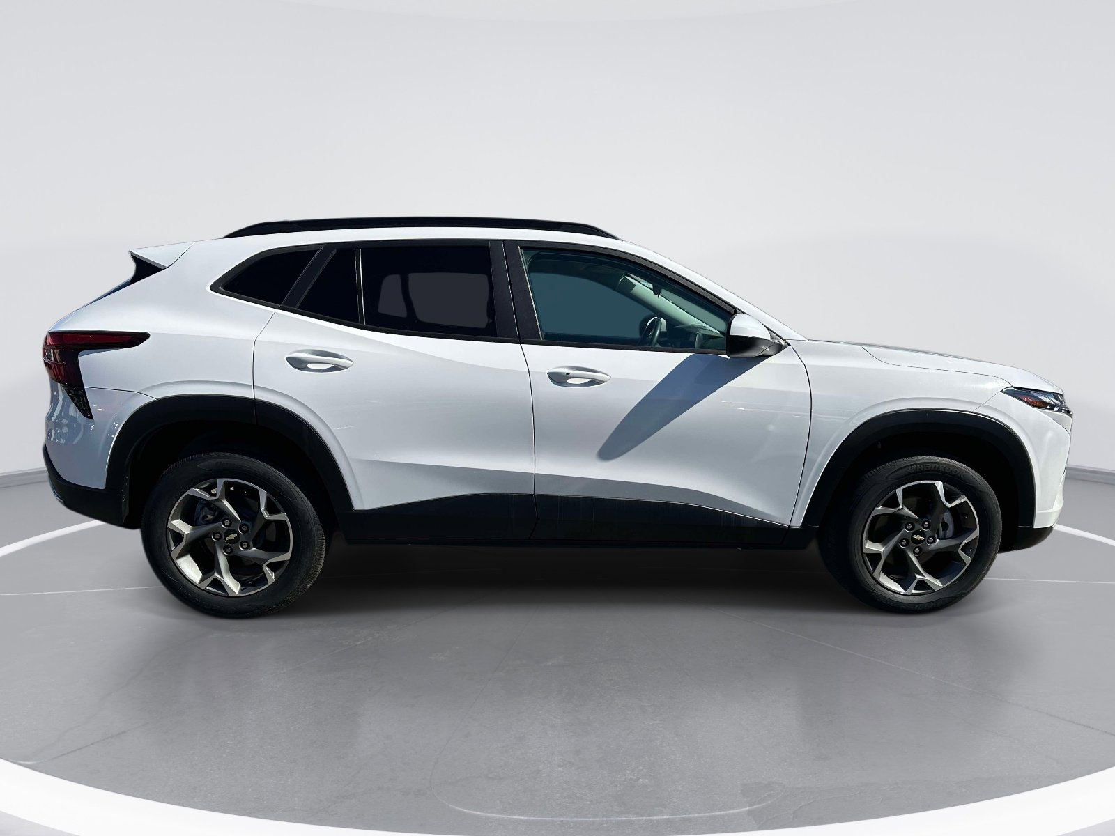 Used 2024 Chevrolet Trax LT w/ Driver Confidence Package FWD image 4