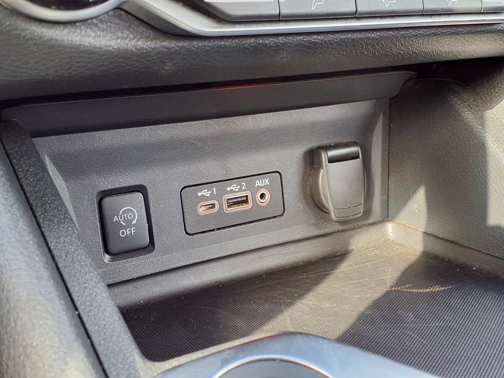 Used 2025 Nissan Sentra SV FWD image 13
