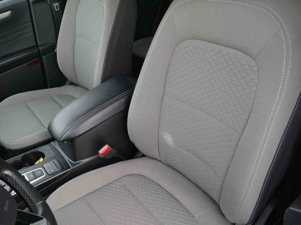 Used 2022 Ford Escape SE w/ SE Sport Appearance Package image 23