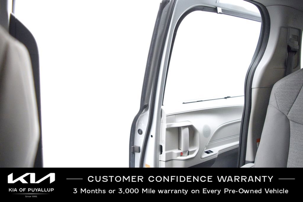 Used 2022 Toyota Sienna LE image 13