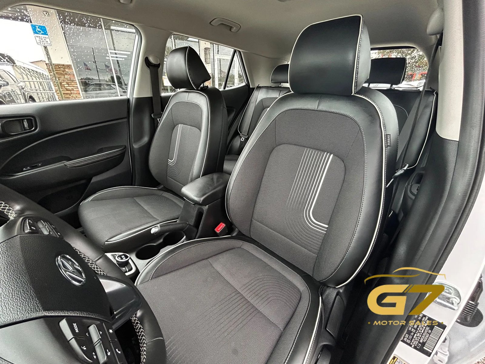 Used 2025 Hyundai Venue Limited FWD image 22