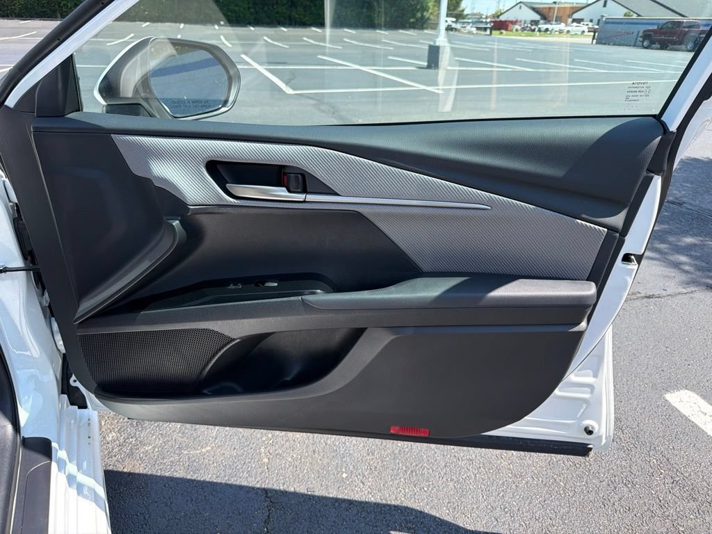 Used 2025 Toyota Camry SE w/ Convenience Package FWD image 24