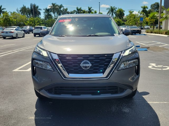 Used 2023 Nissan Rogue SV FWD image 2