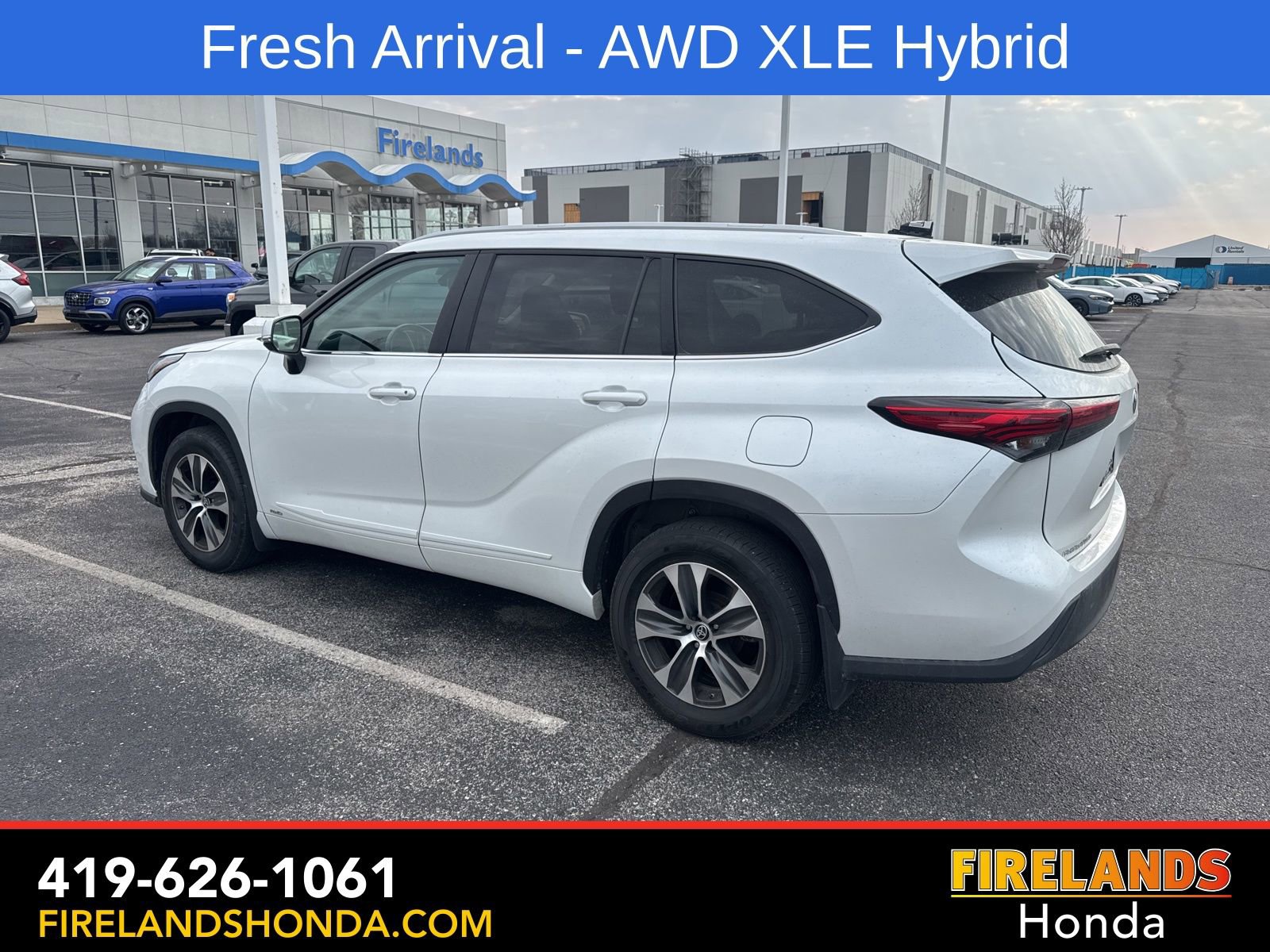 Used 2023 Toyota Highlander XLE image 3